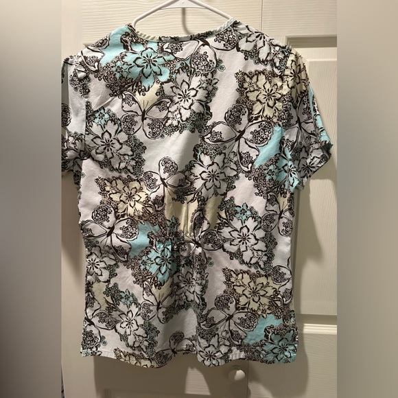 SB Scrub Top - Picture 2 of 7